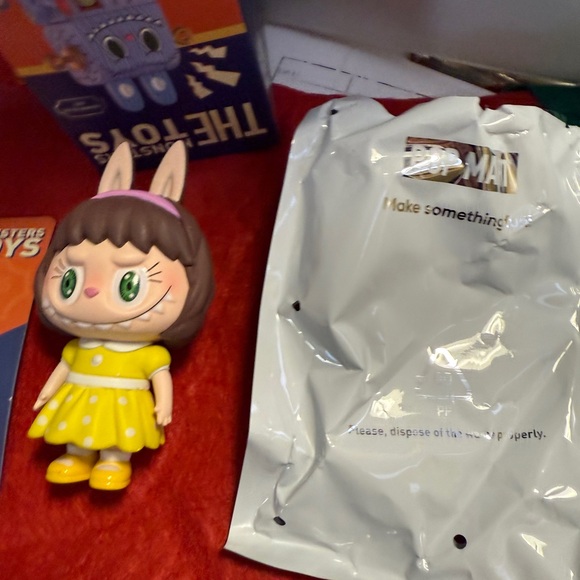 RARE “Dolly” Popmart The Monsters Toy series Discontinued. - Picture 4 of 4